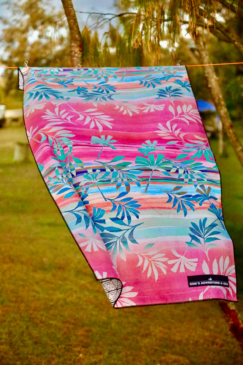 Load image into Gallery viewer, Eco-Friendly Hiking Towel – Quick-Dry &amp; Ultra-Absorbent
